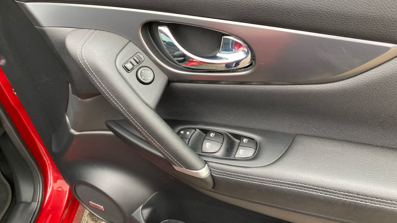 Nissan Qashqai 1.6 DiG-T Tekna 5dr Petrol Hatchback